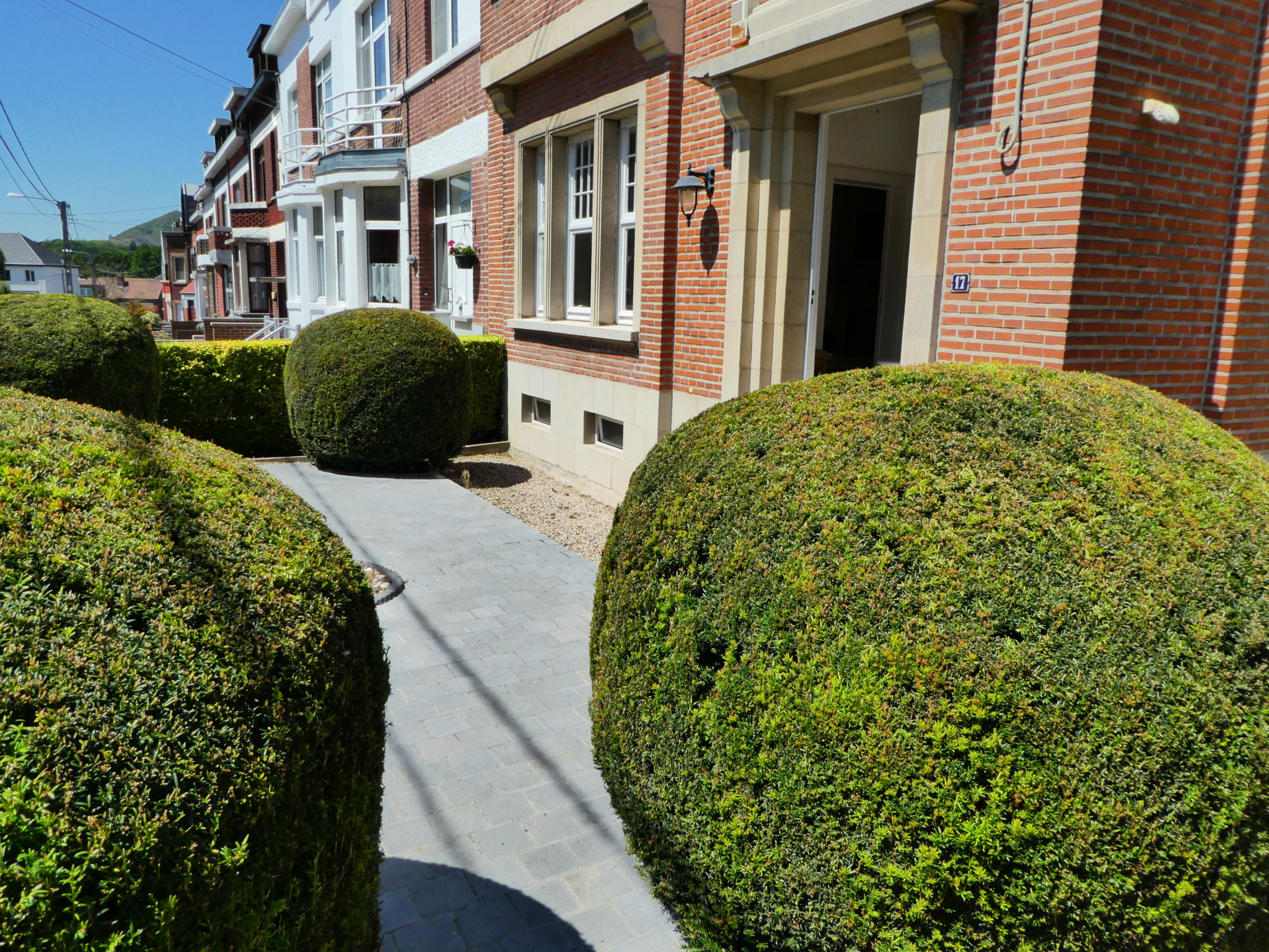 Spacieuse Maison De Maitre 3 Facades De 0m Avec 4 Chambres Caves Et Jardin La Ruche Immobiliere